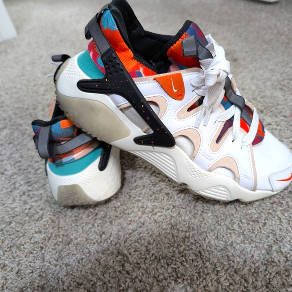 Nike Shoes - Nike White and Black Athletic Shoes with Chunky Sole Size 9